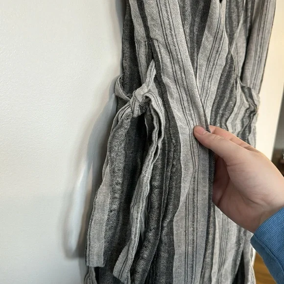 Lulus Wrap Dress Size S - Picture 3 of 8